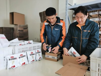 盱眙郵政 小料包大助攻，調出龍蝦產業好“味道”